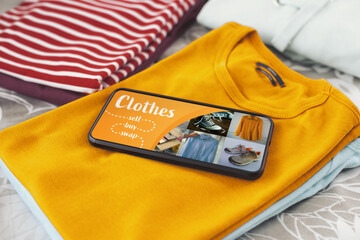 Naklejka premium Second hand fashion app on the smartphone