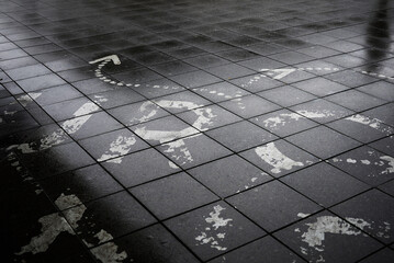 Marquage directions au sol