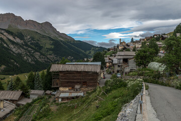 Fototapeta na wymiar Village de Saint Véran , paysage du Queyras en été , hautes-Alpes , France
