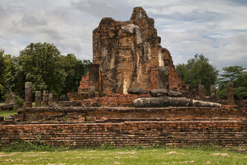 Fototapeta premium Ruins of the Mondop of Wat Phra Phai Luang, Sukhothai, Thailand