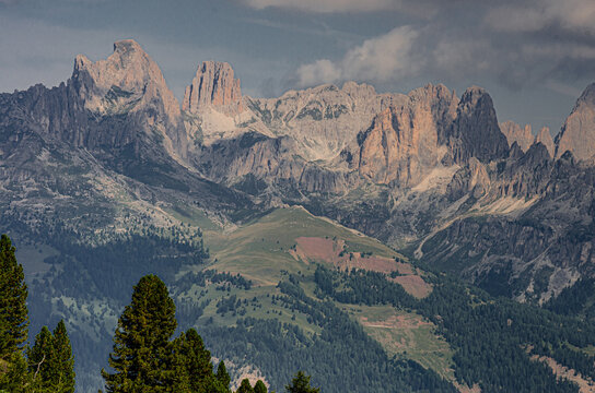 Panoramic view of the entire Catinaccio/Rosengarten mountain massif as seen from Buffaure mountain, above Fassa valley and Pozza di Fassa village, Dolomites, Trentino, Alto Adige, South Tyrol, Italy
