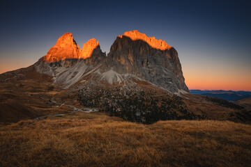 Naklejka premium Autumn in the Italian Dolomites. The most beautiful time of the year to visit this place. Beautiful colors and breathtaking views. Mountain peaks above the valleys.
