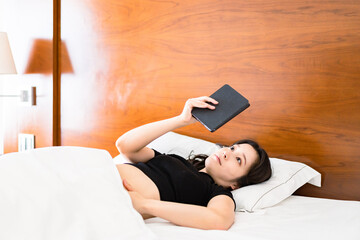 リラックスをする女性