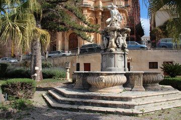 Fototapeta na wymiar hercules fountain in noto in sicily (italy) 