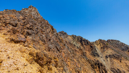 朝日岳　岩壁　大迫力　那須連山