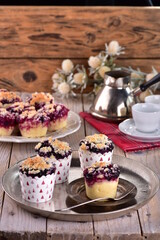 Coconut muffins with berries 