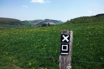 Wanderzeichen auf dem Weg nach Oedingen - Sauerland