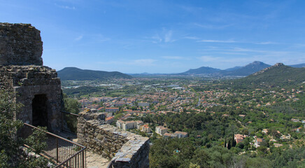 Vue sur le massif des Maures depuis le château d'Hyères (Var).
