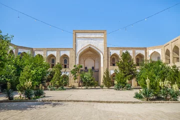 Deurstickers Courtyard of the Kukeldash Madrasah in Bukhara, Uzbekistan. Built in 1569. This is the oldest building of the Lyabi-Hauz architectural ensemble © Poliorketes