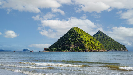 The landscape of Koh Nom Sao (Sam Roi Yot) (Koh Nom Sao) is two mountains in the middle of the sea, in Prachuap Khiri Khan Province in Thailand