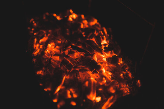 「熾火」の写真素材 | 487件の無料イラスト画像 | Adobe Stock