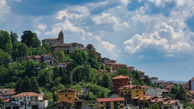the village of monforte d'alba, in the heart of the Piedmontese Langhe, home of the best viogneti and vinio wines in the world