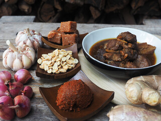 Thai northern redcurry spice pork soup and garlic 