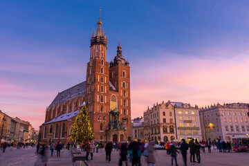 Fototapeta na wymiar Sunset over the St. Mary's Basilica in Rynek Glowny square, Krakow, Poland