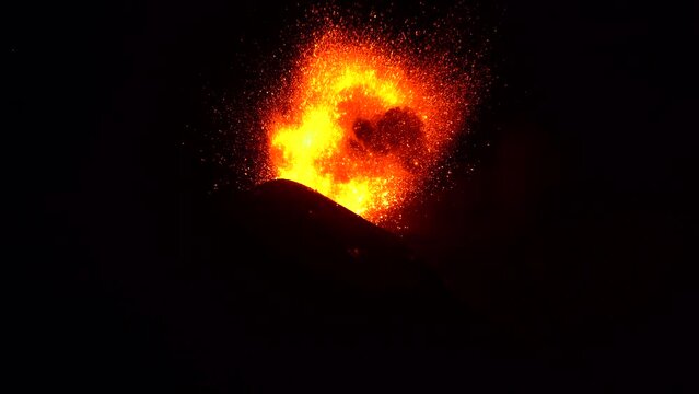 Vulcano Eruption Guatemala Close-Up 4K