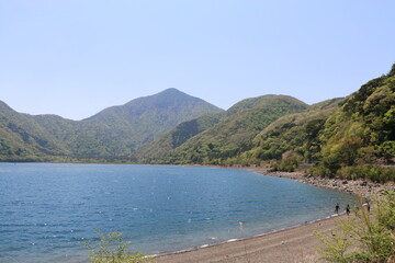山と本栖湖