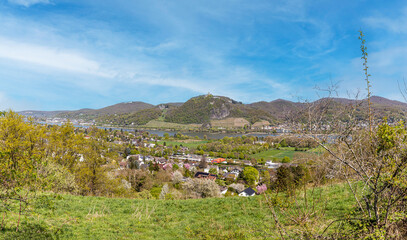 Blick vom Rodderberg in Bonn über das Rheintal auf das Siebengebirge