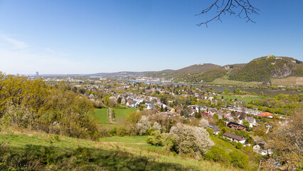 Fototapeta na wymiar Blick vom Rodderberg in Bonn über das Rheintal auf das Siebengebirge