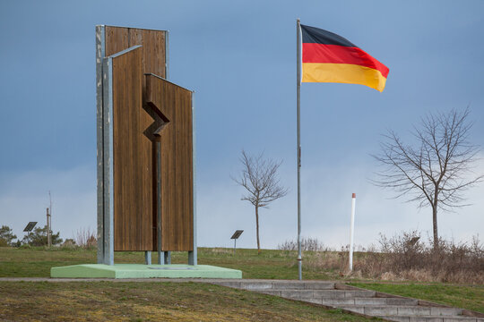 Nahe Rasdorf, Deutschland, 10. April 2022 - Gedenkst&auml;tte zur Wiedervereinigung an der ehemaligen innerdeutschen Grenze am Point Alpha