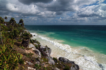 Fototapeta na wymiar Coast of Caribbean Sea in Tulum, Mexico