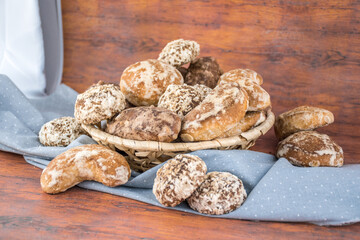 Beautiful heart-shaped gingerbread cookies are arranged with sour cream. Delicious cookies with spikelets