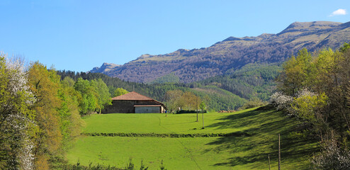casa rural caserío paisaje rural aitzkorri país vasco euskadi 4M0A3846-as22 © txakel