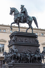 Fototapeta na wymiar Reiterstatue Friedrichs des Großen in Berlin unter den Linden