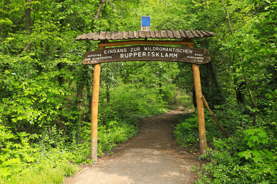 The entrance to Hikingtrail Ruppertsklamm in Lahnstein - Germany