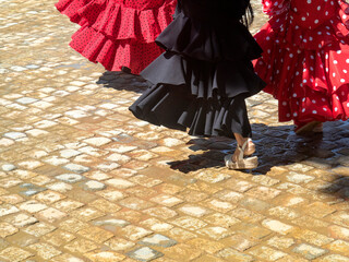 Trajes de flamenca en la feria de Abril / In the April fair Flamenco dresses. Sevilla