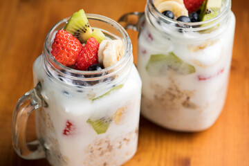 フルーツとヨーグルトのオーバーナイトオーツ