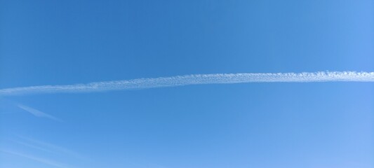 Samolot na niebie.
