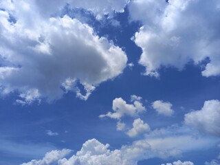 Obraz premium beautiful blue sky and white cloud in sunny day