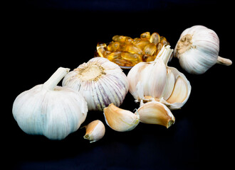 Garlic and capsules of garlic oil.