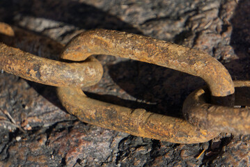 Obraz premium Close up of an old rusty chain