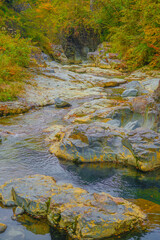 四万の甌穴群と紅葉