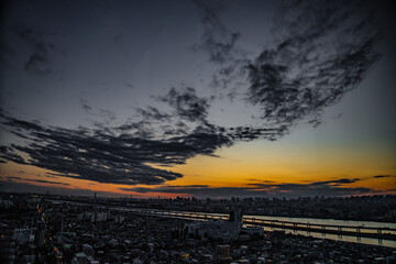 首都高速中央環状線と東京の街