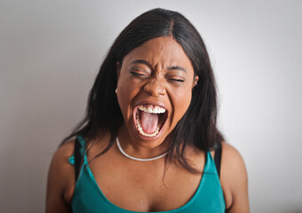 Fototapeta portrait of screaming young woman obraz