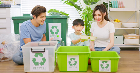 family recycle trash education