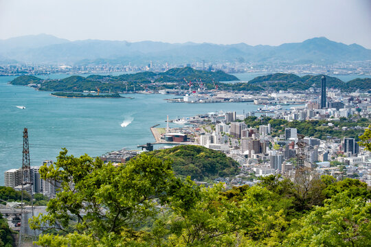 火の山公園から見た下関市街と関門海峡
