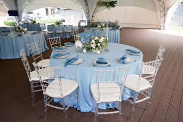 Floral table decoration for holidays and weddings. Wedding travelers, tourists. A set table for a celebration, event, party or wedding in an outdoor restaurant. Soft selective focus.