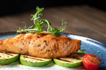 Grilled salmon steak with zucchini and creamy sauce
