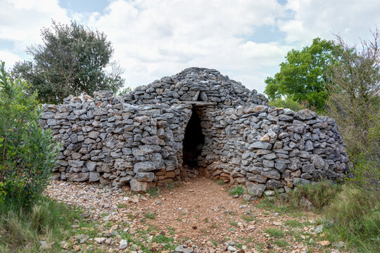 Capitelle pr&egrave;s de Faug&egrave;res dans le d&eacute;partement de l'H&eacute;rault en Occitanie