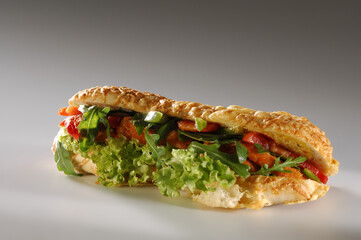 Snack, Brötchen, belegtes Brötchen, Imbiss, Käse, überbacken, Tomate, Salat