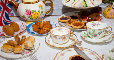 Queen Elizabeth  II Platinum Jubilee  tea  part y celebrations   vintage style 