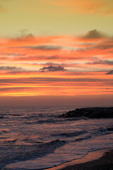 Obraz premium sunset in the sea,sunrise, water, sun, ocean, clouds, sunset, sky, sea,beautiful, coast, evening, sunlight, orange,cloud, horizon,nature,
