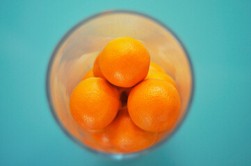 Vase avec oranges