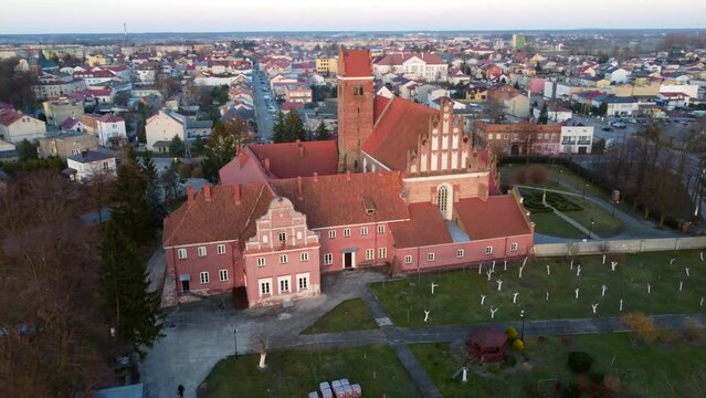 Klasztor Ojc&oacute;w Pasjonist&oacute;w w Przasnyszu w kwietniu