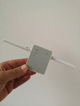 wifi signal repeater in hand