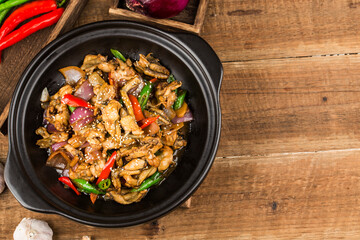 Delicious Chinese food：Fried frog with chili