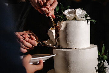 traditional white wedding cake with floral decoratoin